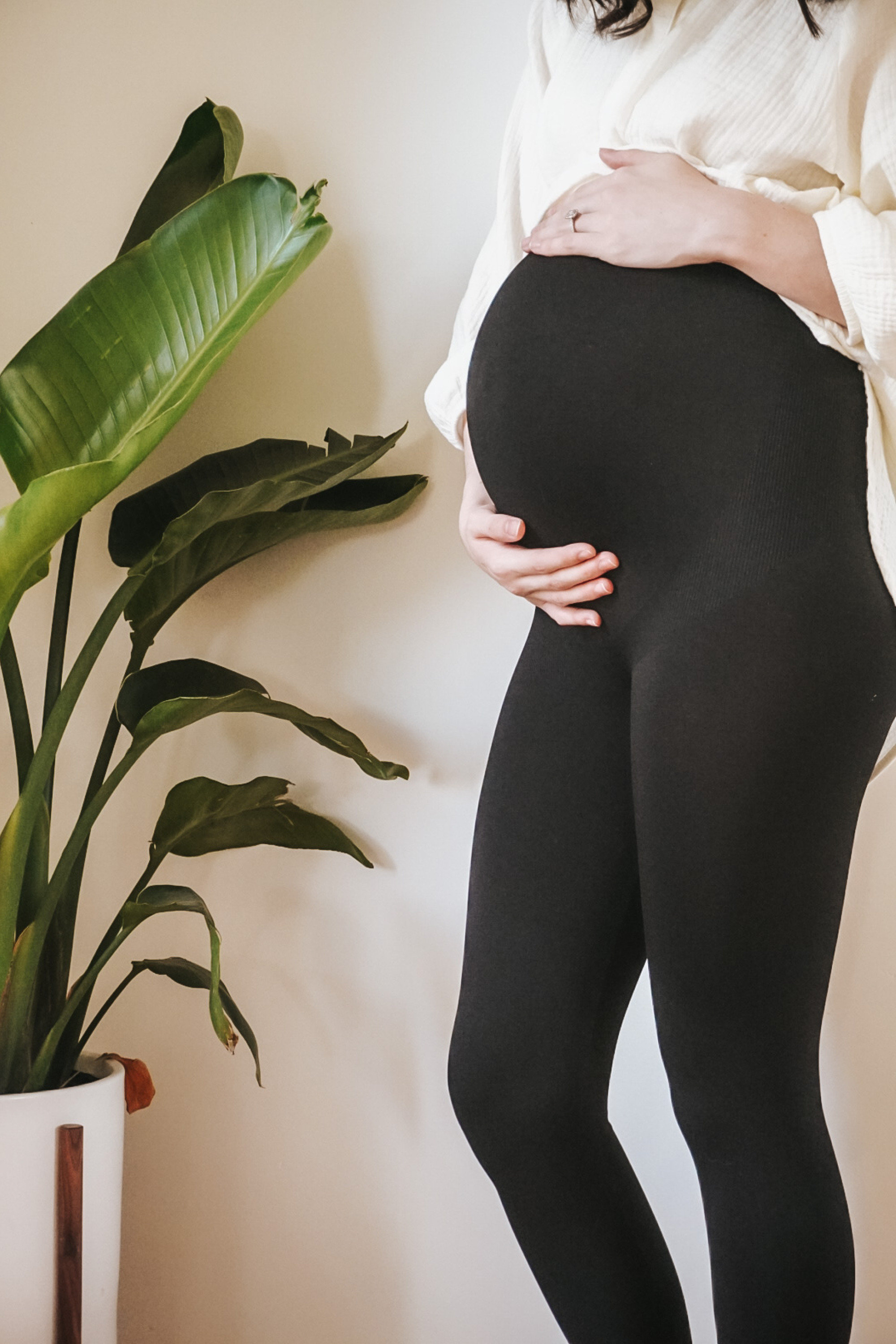 Shop Dudu TNNT Home Adjustable Short Leggings for Pregnant