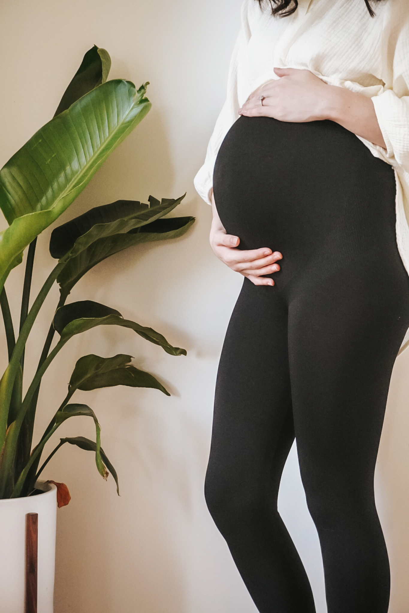 THE GREY SEAMLESS PREGNANCY LEGGINGS – SPRY